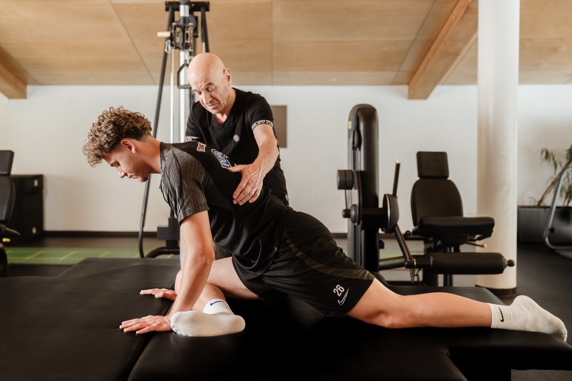 Franz Leberbauer bei der Arbeit mit einem Athleten